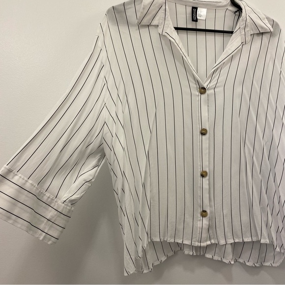 H&M lightweight striped collared button up - Picture 2 of 5